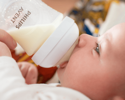 Baby's kunnen op hun eigen manier zuigen, slikken en ademen