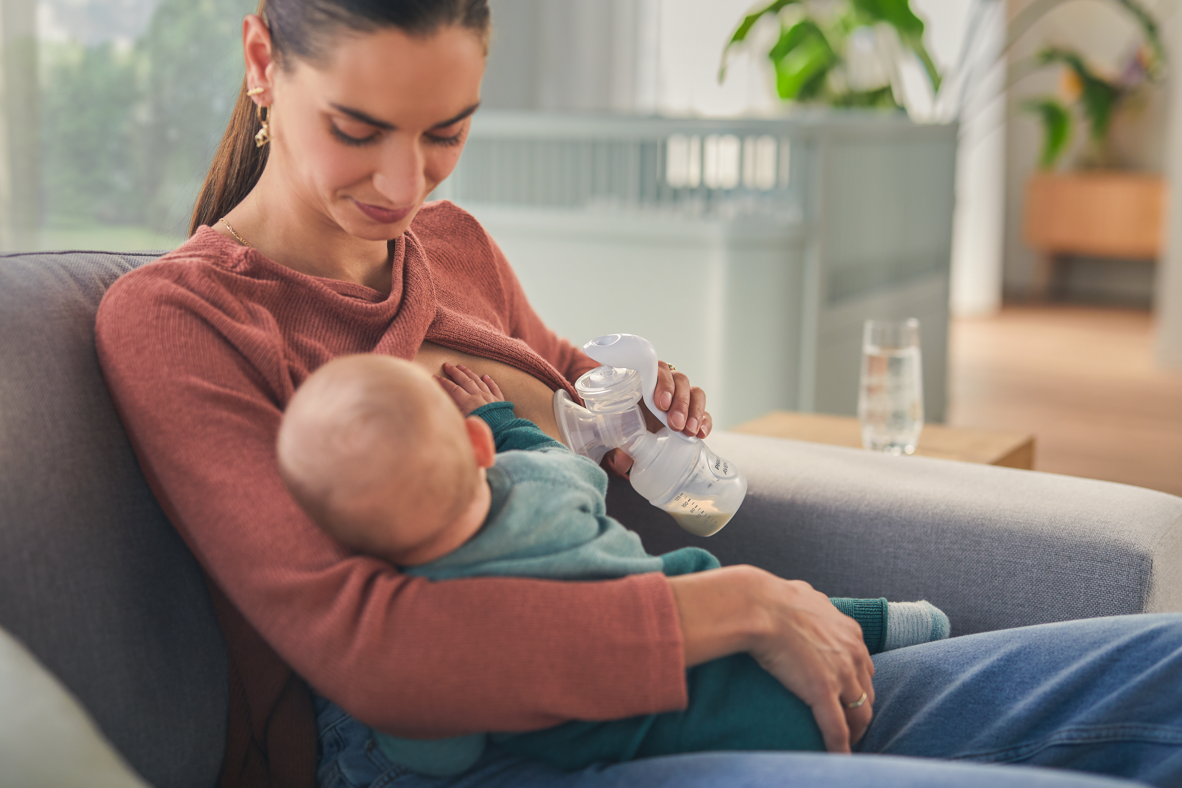 Pros and cons of breastfeeding vs using a pump