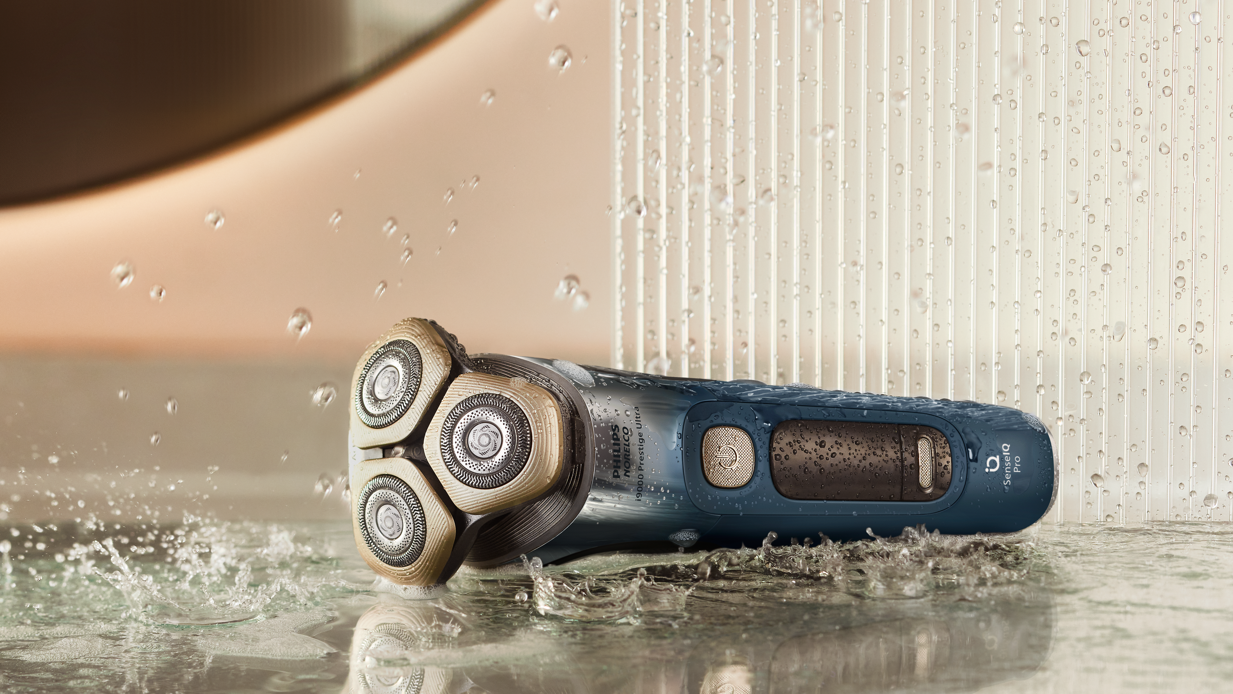 Wet & Dry Electric Shaver i9000 Prestige Ultra Shaver | Philips