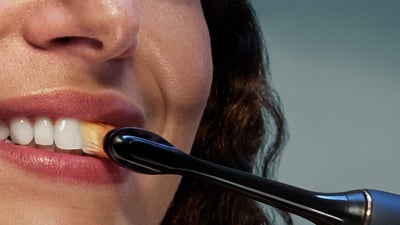 Detaliu al zonei chiuvetei cu estetică modernă