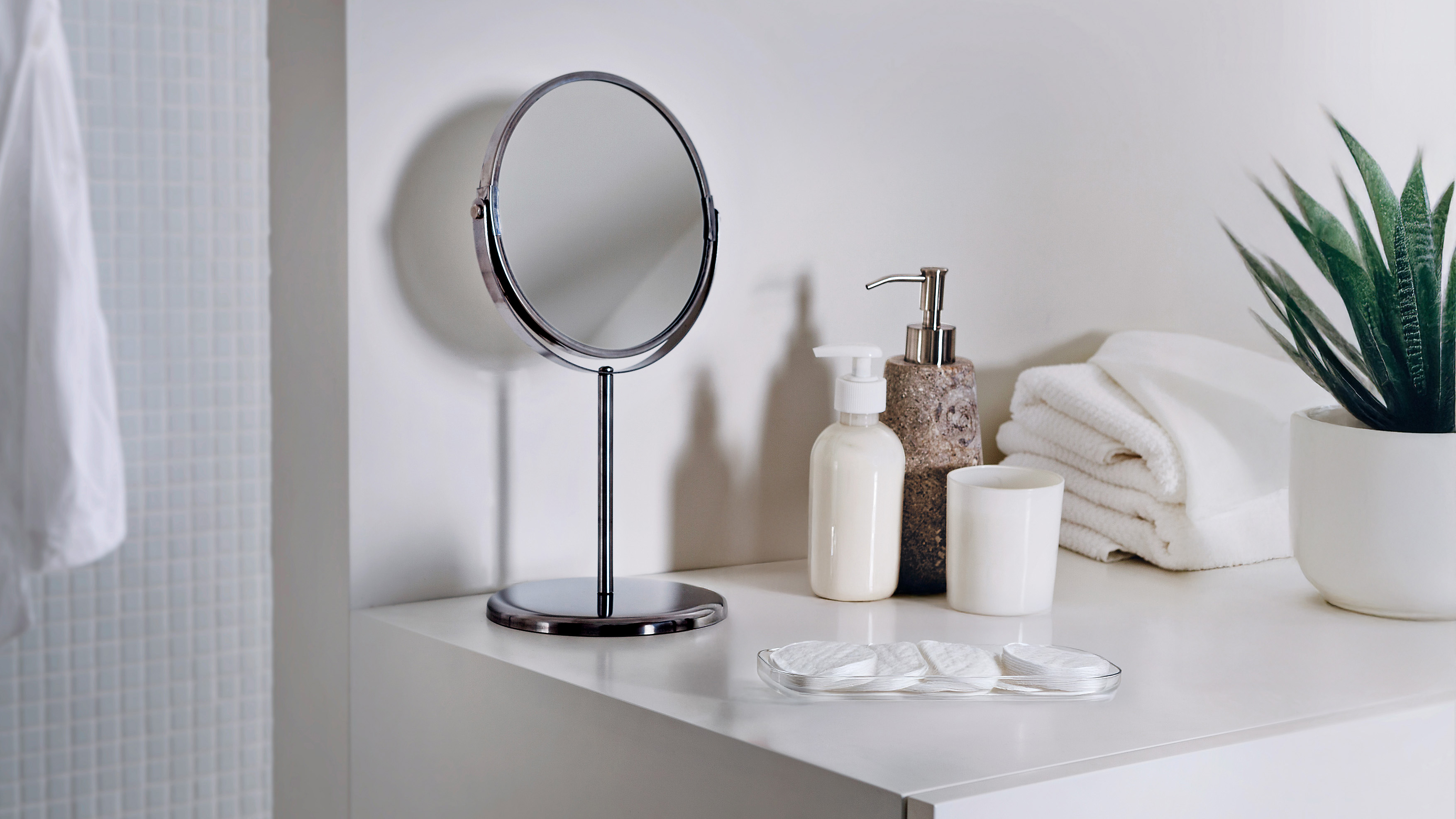 Kopalniška polica z bombažem in rastlinami