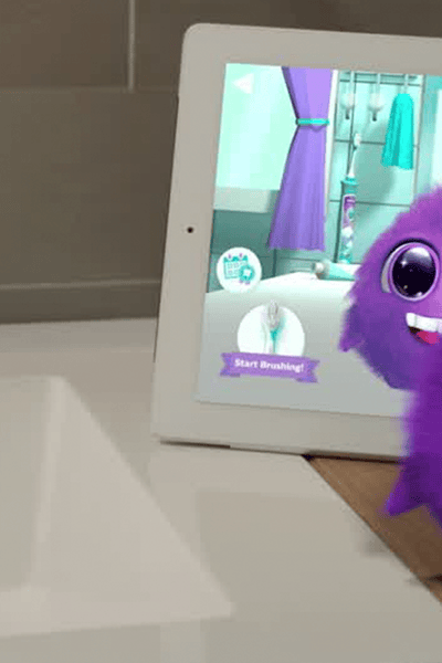 Sparkly voor de Sonicare For Kids-app naast een wastafel.