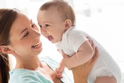 Cum menții dinții sănătoși la bebeluși: reguli de igienă orală