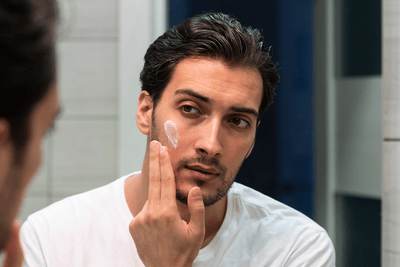 Podstawy golenia: unikanie podrażnień, krostek i wrastających włosków