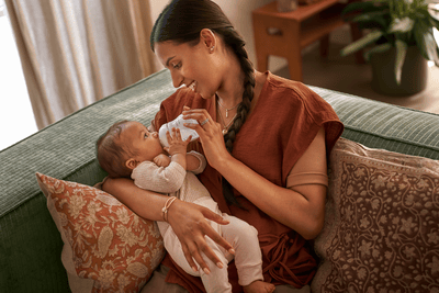Kombinuotas kūdikio maitinimas krūtimi ir buteliuku
