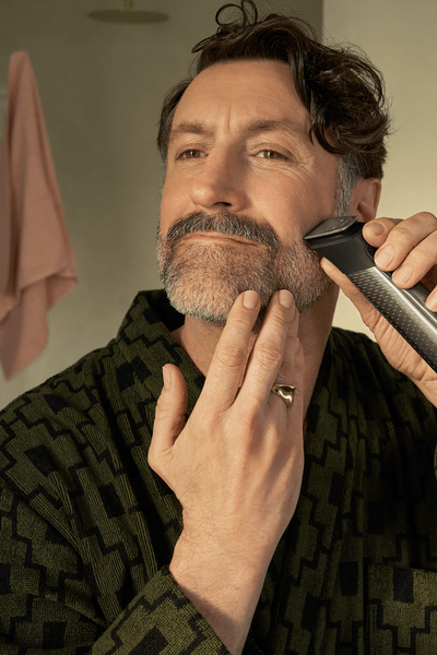 Barbă îngrijită cu aparatul de tuns multifuncţional Philips