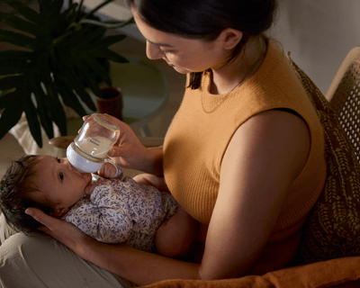 Our bottles support baby's individual drinking rhythm