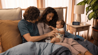 כאוס בוקר עם אנרגיה משמחת של פעוטות