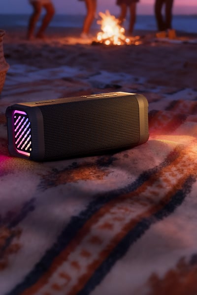 Coluna portátil da Philips com graves profundos, luzes coloridas e design robusto