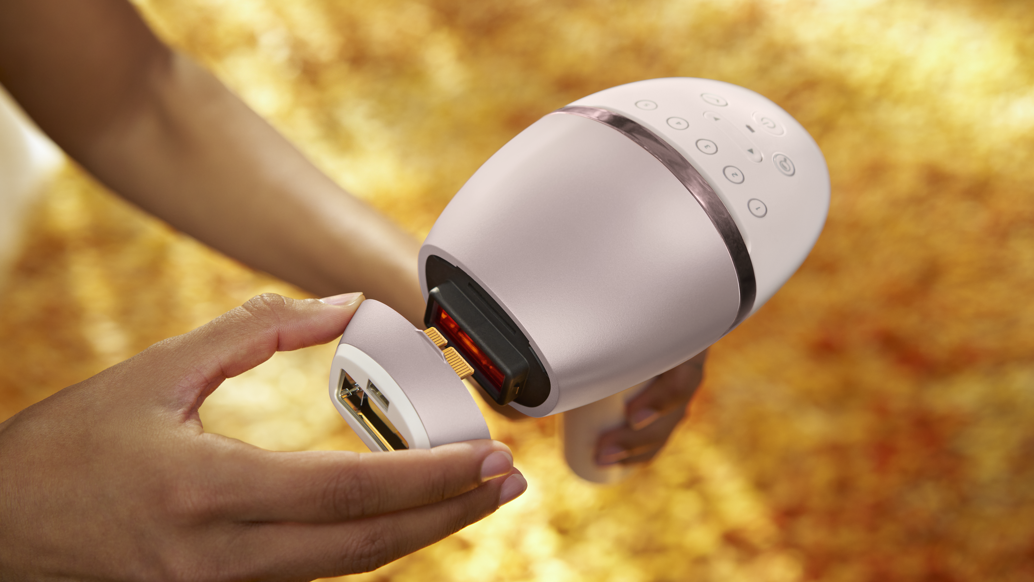 Full solution for face and body with 4 smart attachments⁵