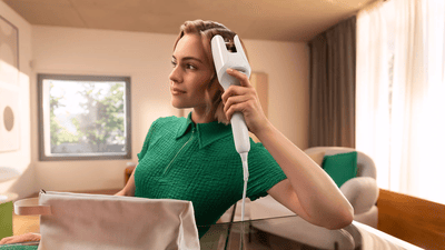 Jak odświeżyć fryzurę z wczoraj w 5 minut za pomocą lokówki