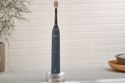 Rozdíly mezi manuálním a sonickým kartáčkem?