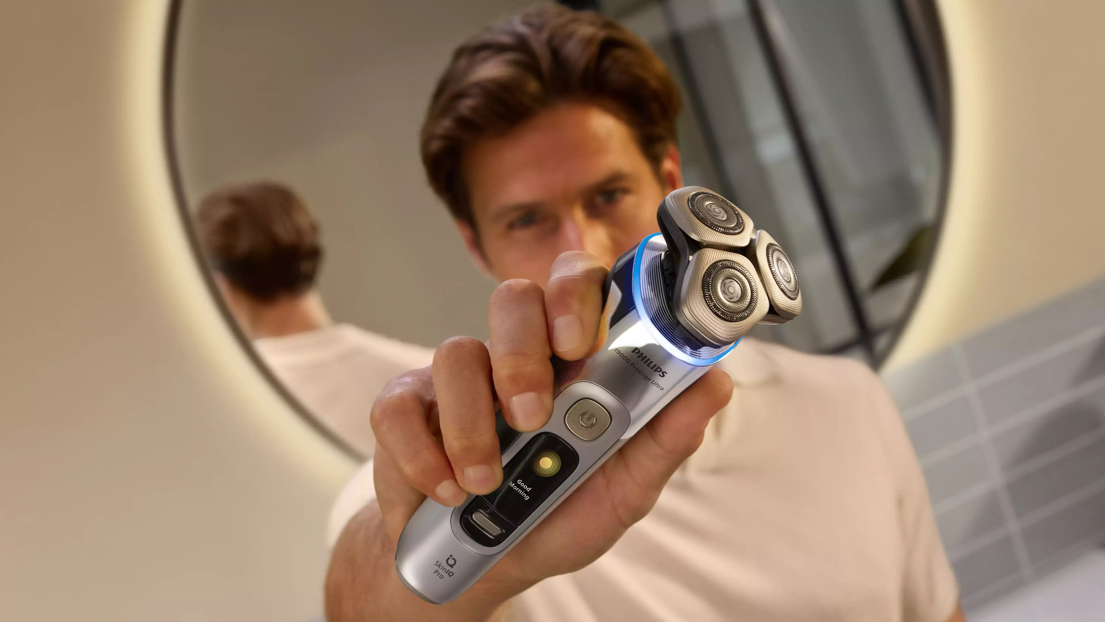 Golarka elektryczna na sucho i na mokro ze SkinIQ Pro i9000 Prestige Ultra