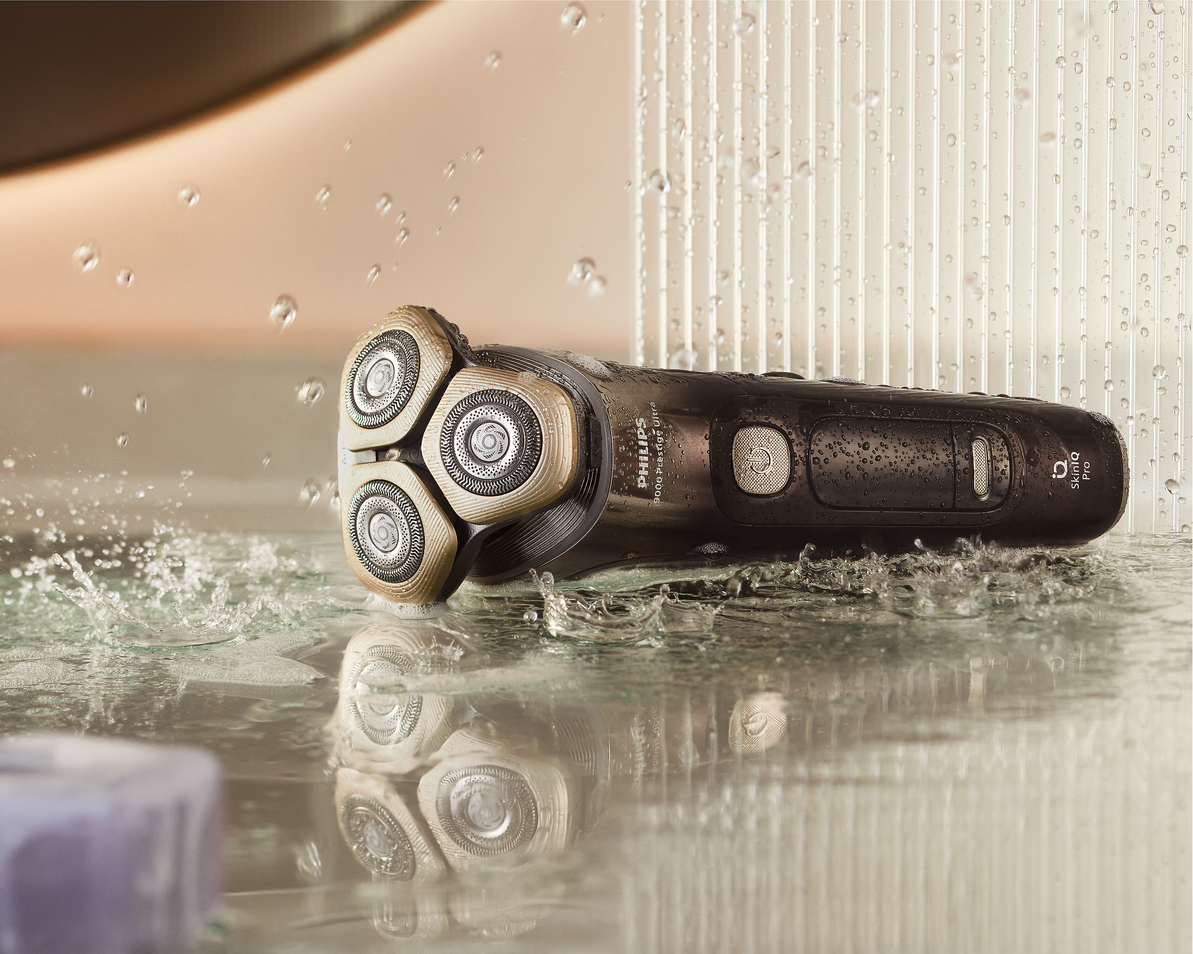 Wet & Dry Electric Shaver i9000 Prestige Ultra Shaver | Philips