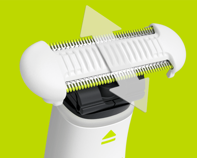 Zbliżenie ostrza Philips OneBlade Intimate SkinProtect, zaprojektowanego tak, by podążać za konturam...
