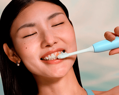 A patient brushing with Philips Sonicare 6300.