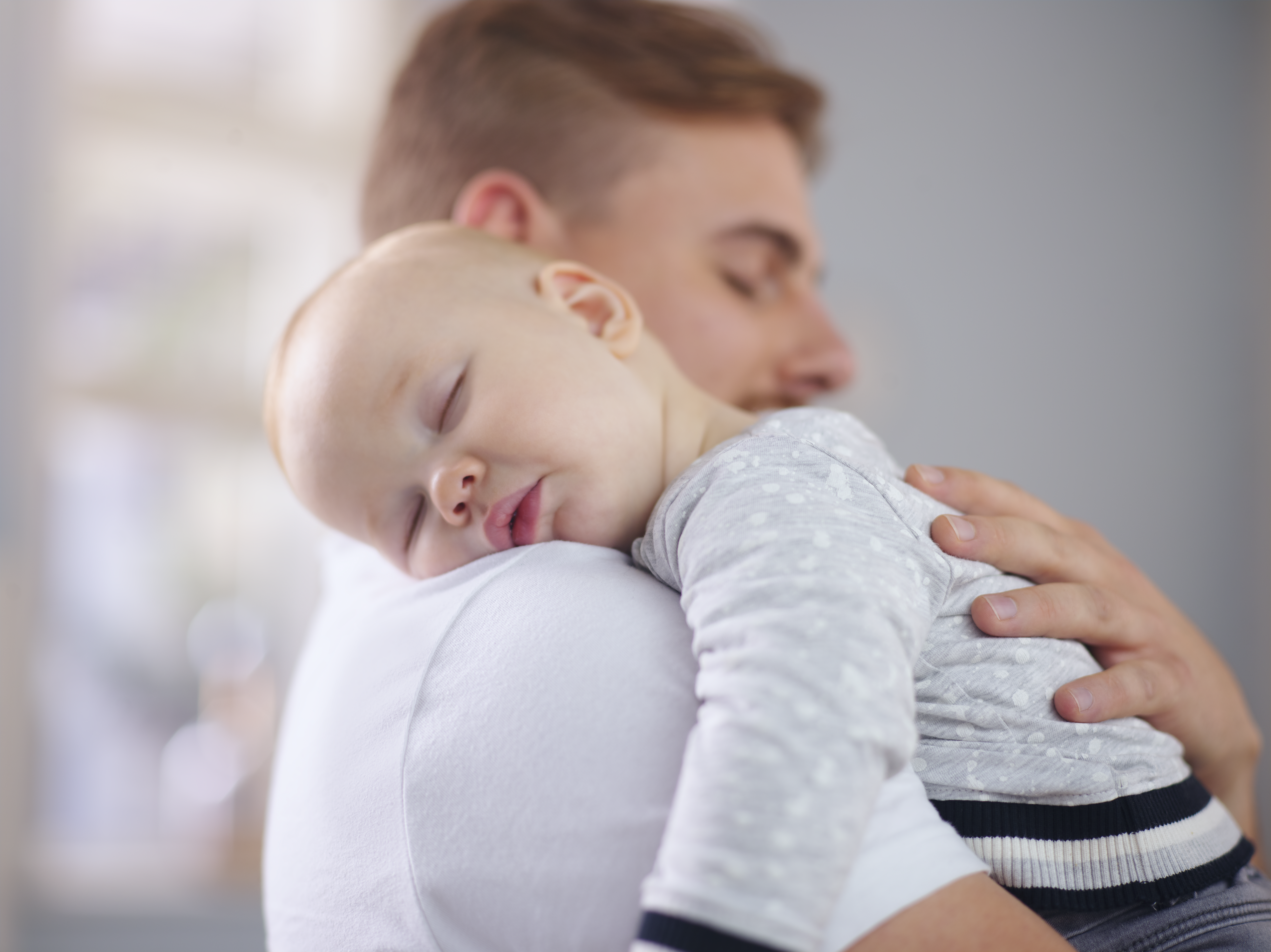 Mengatasi masalah tidur pada bayi berdasar tips ungulan