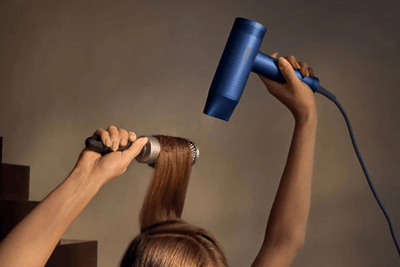 Uscatorul de par cu ionizare: ce este si cum functioneaza