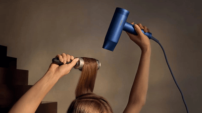 Uscatorul de par cu ionizare: ce este si cum functioneaza