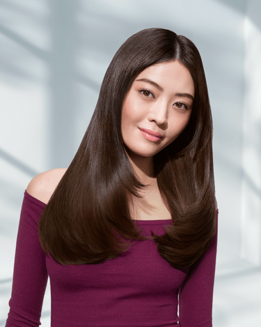 Woman with stronger, smoother and shinier hydrated hair