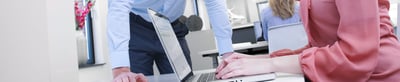 Männer mit Laptop