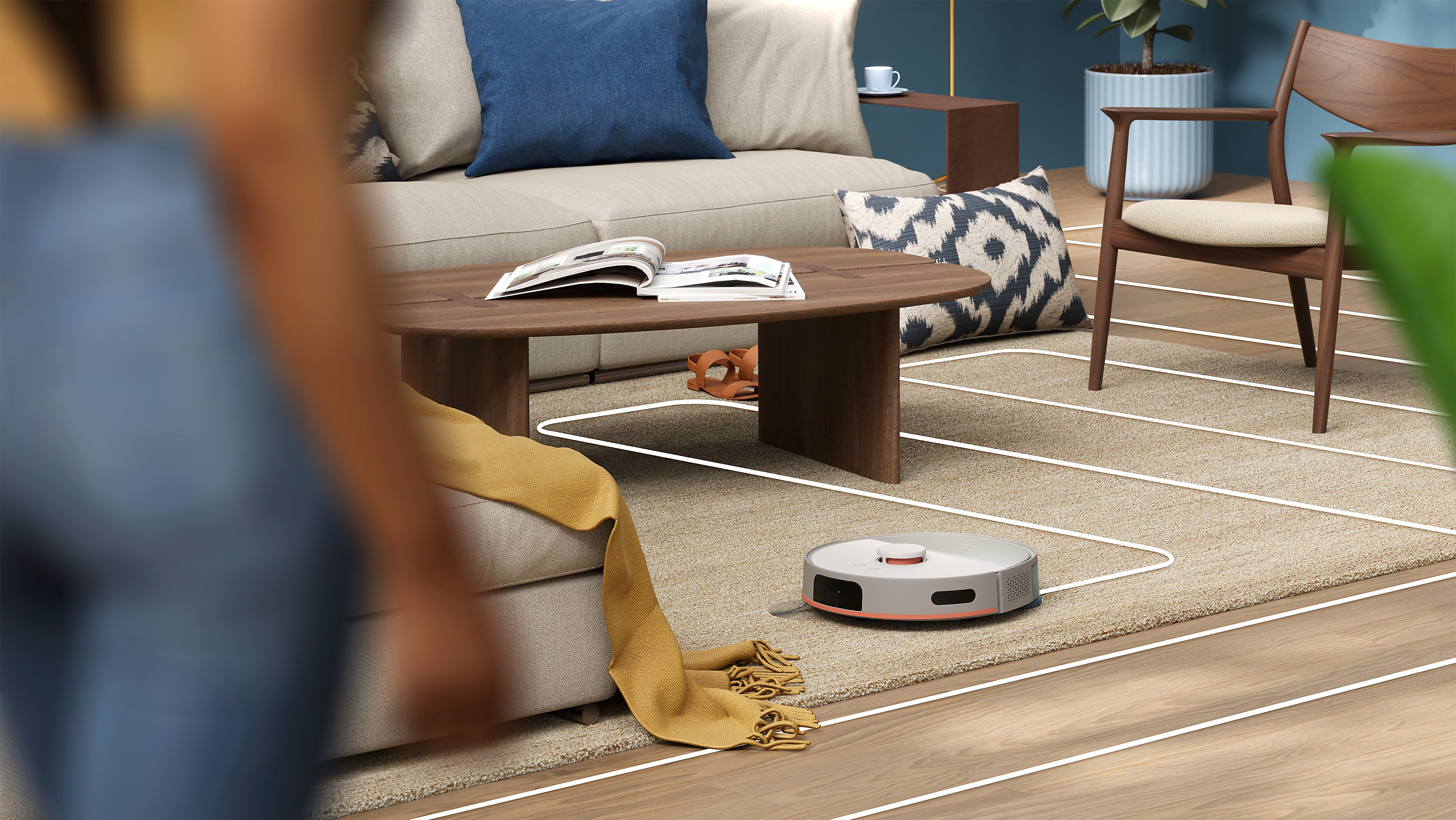 Robots putekļsūcējs taisnās līnijās tīra dzīvojamās istabas paklāju.