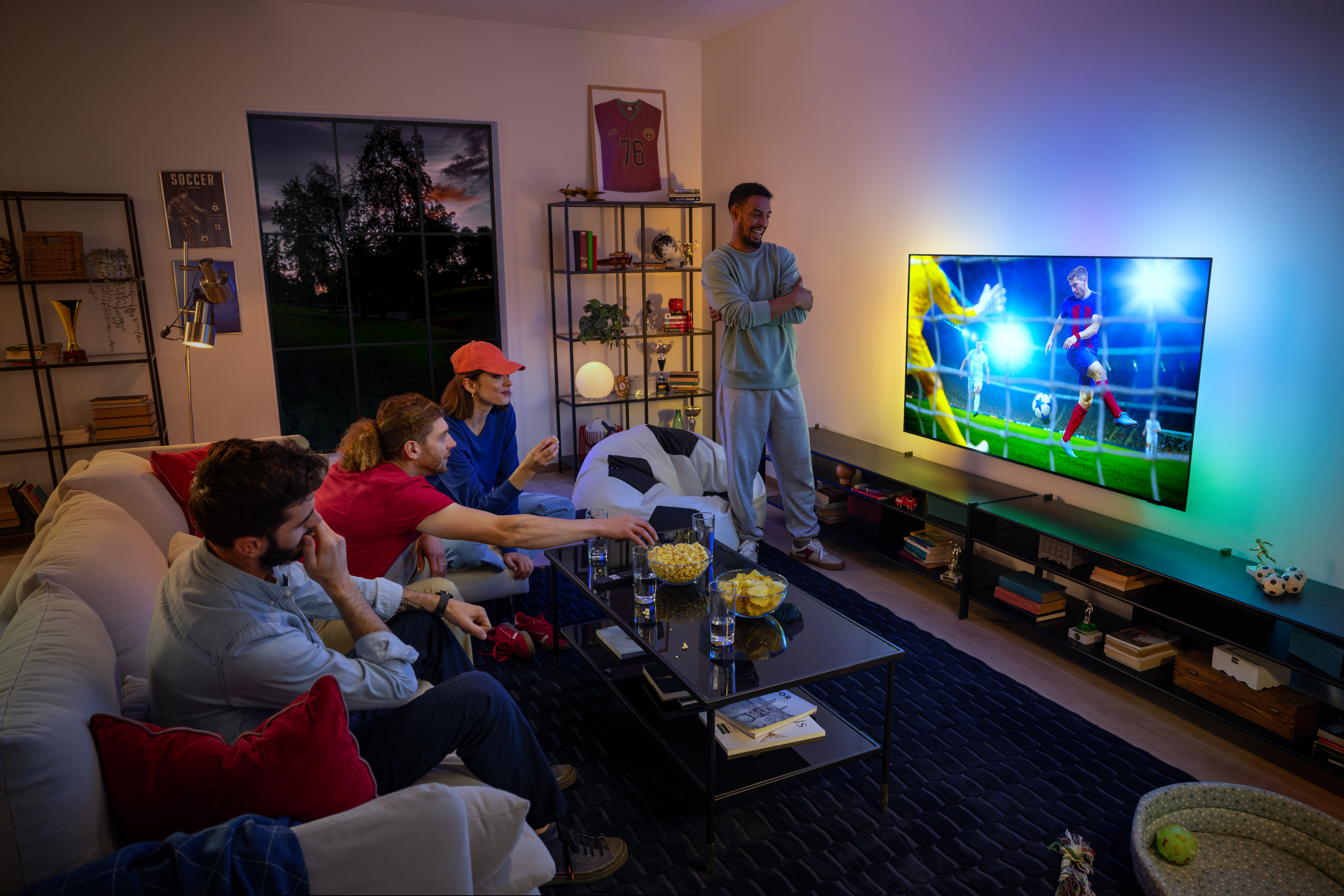 Gledajte utakmice uz Ambilight TV velike kvalitete