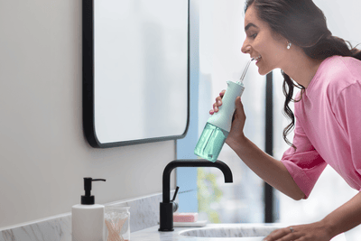 Miért fontos a fogközök tisztítása? A fogselyemtől a fogköz tisztító kefén át a szájzuhanyig