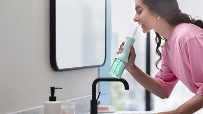 vrouwen met een flosser