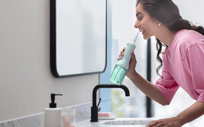 vrouwen met een flosser