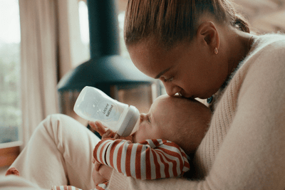 Când să schimbi tetina biberonului bebelușului