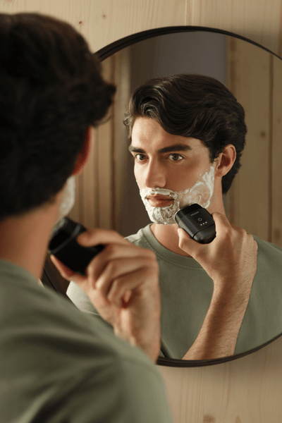 Powerful close shave. Anytime, anywhere