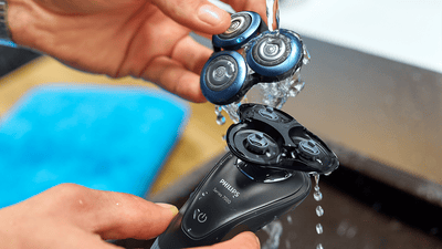 Aparat de ras electric pus pe chiuveta din baie