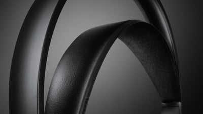 Primo piano del design a doppia fascia delle cuffie Philips SHC5200