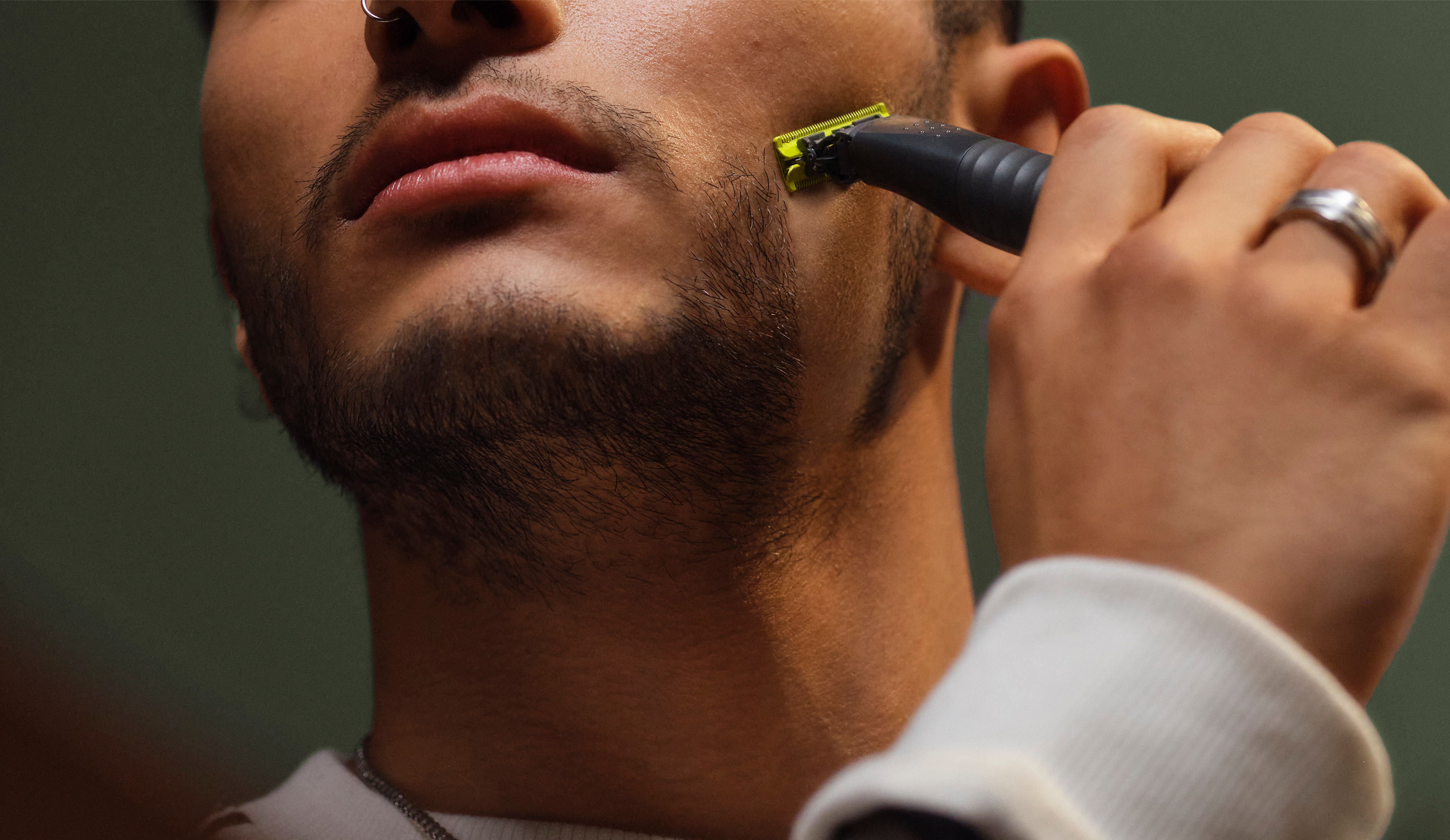 Philips OneBlade technology: shave it off