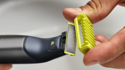 Product close-up of Philips OneBlade Pro 360 and its body comb compartment.