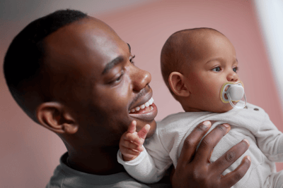 Guía sobre los vómitos en proyectil del recién nacido: 4 consejos para aliviar los vómitos del recién nacido