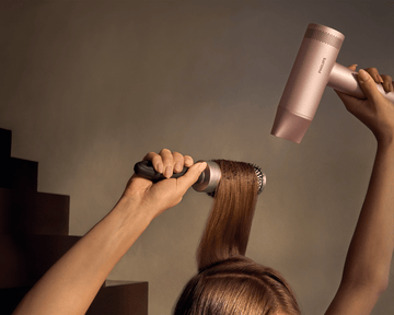 Mėlynas plaukų džiovintuvas