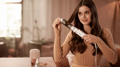 Separá un mechón fino de cabello.