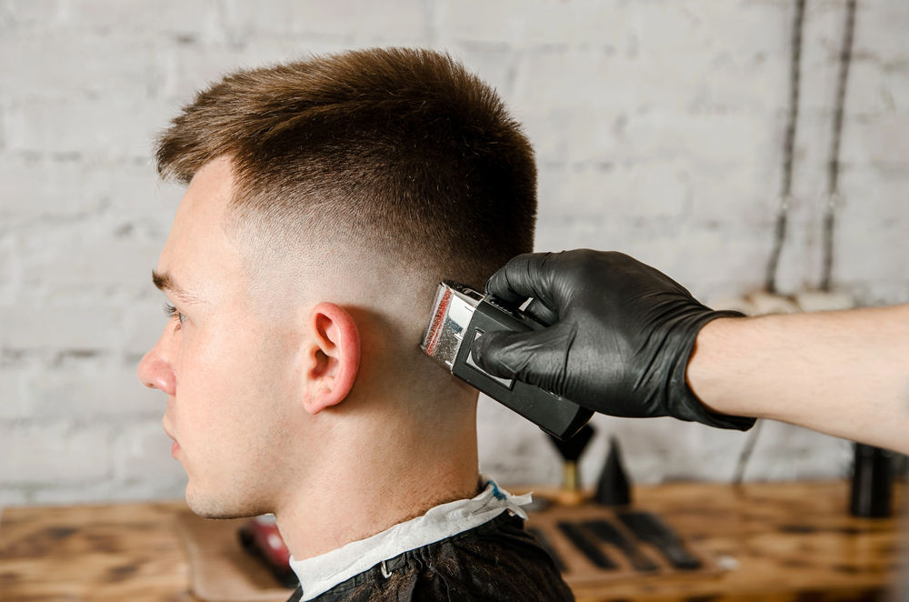 tunsoare-buzz-cut-fade-271076216_S.jpg