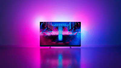 Τηλεόραση Philips Ambilight που προβάλλει σκηνή συναυλίας με ροζ και μπλε ατμοσφαιρικό φωτισμό.