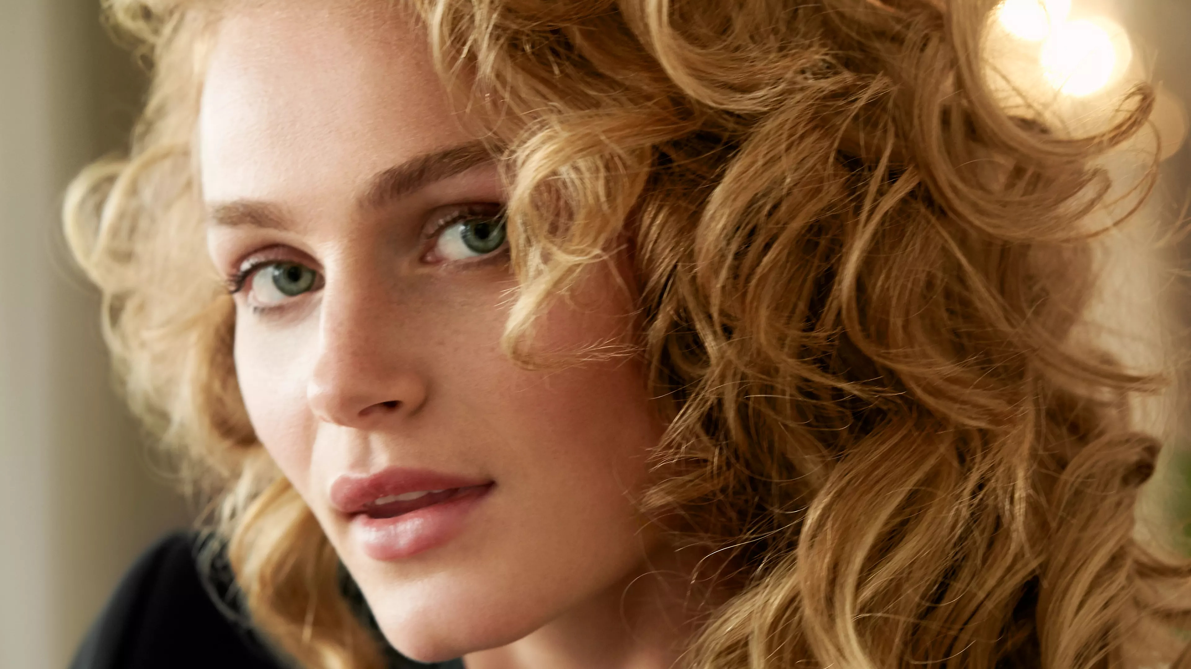 Jak pielęgnować włosy jesienią?