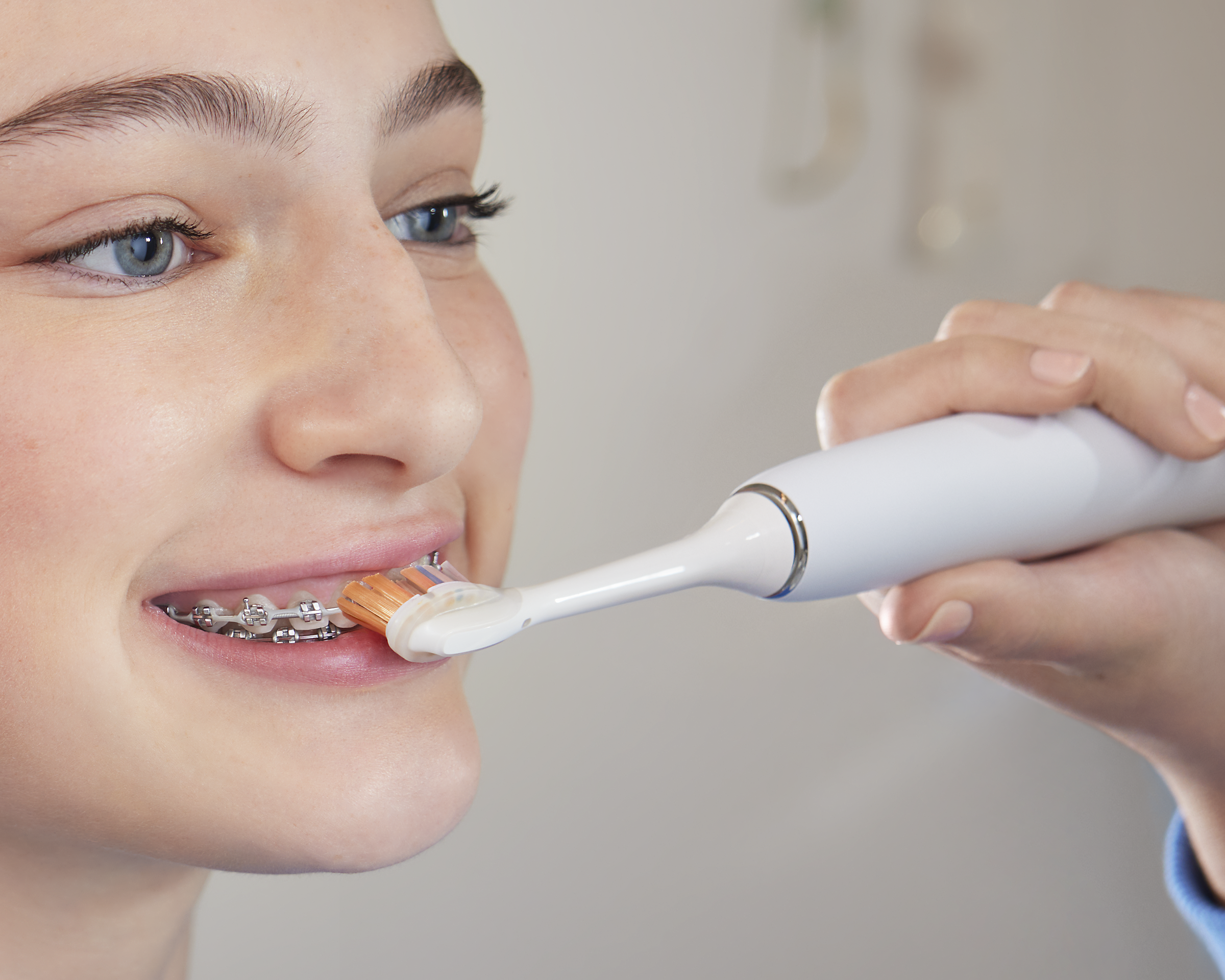 Right and wrong way to hold a toothbrush.