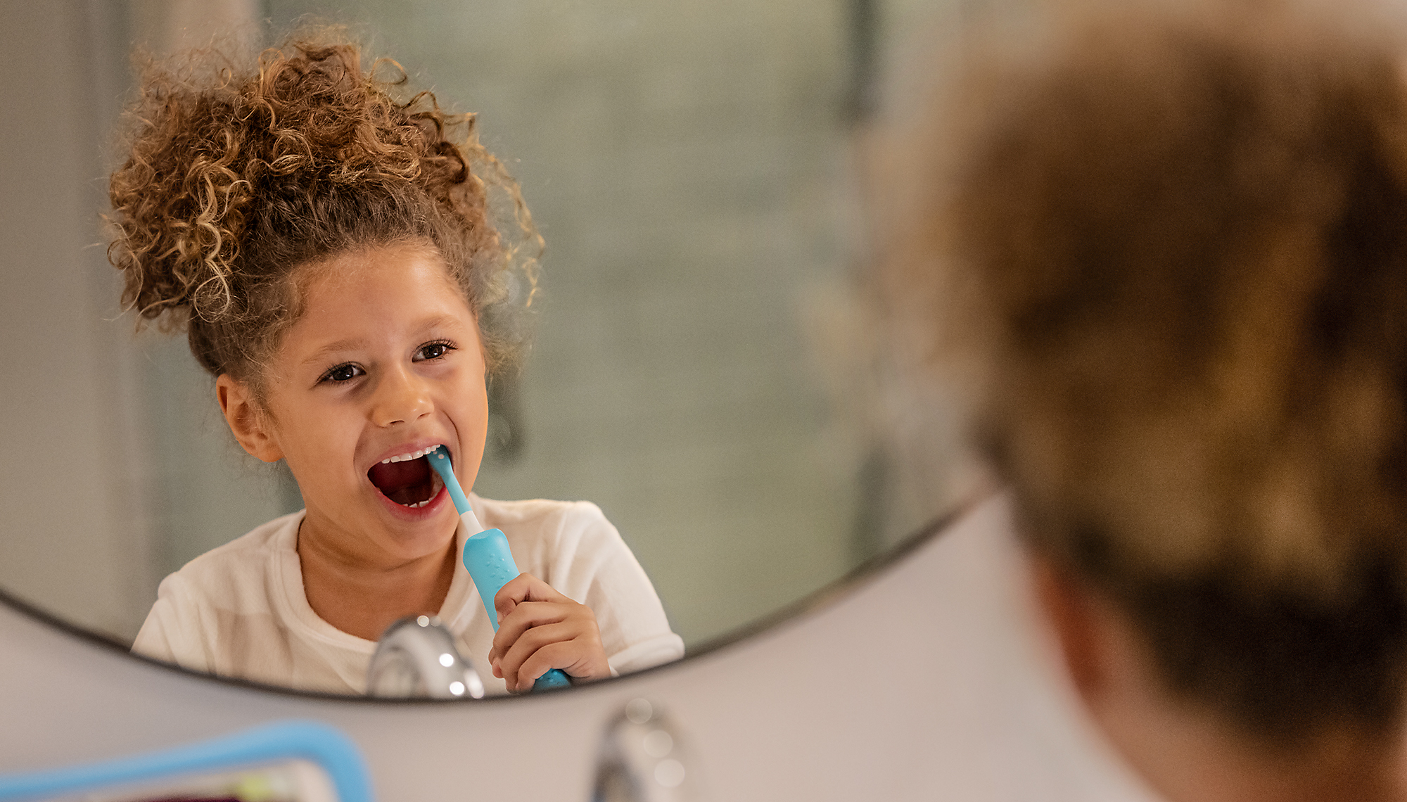 Jak wybrać pierwszą szczoteczkę do zębów dla dziecka?