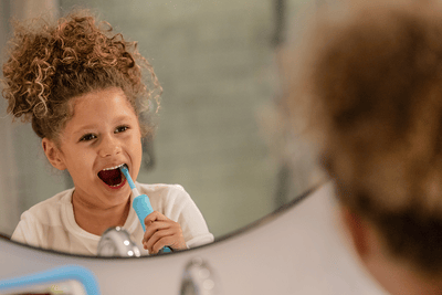 Jak wybrać pierwszą szczoteczkę do zębów dla dziecka?
