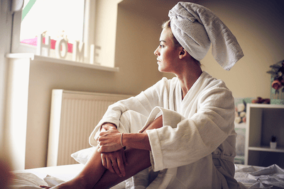 Jak dbać o włosy zimą?