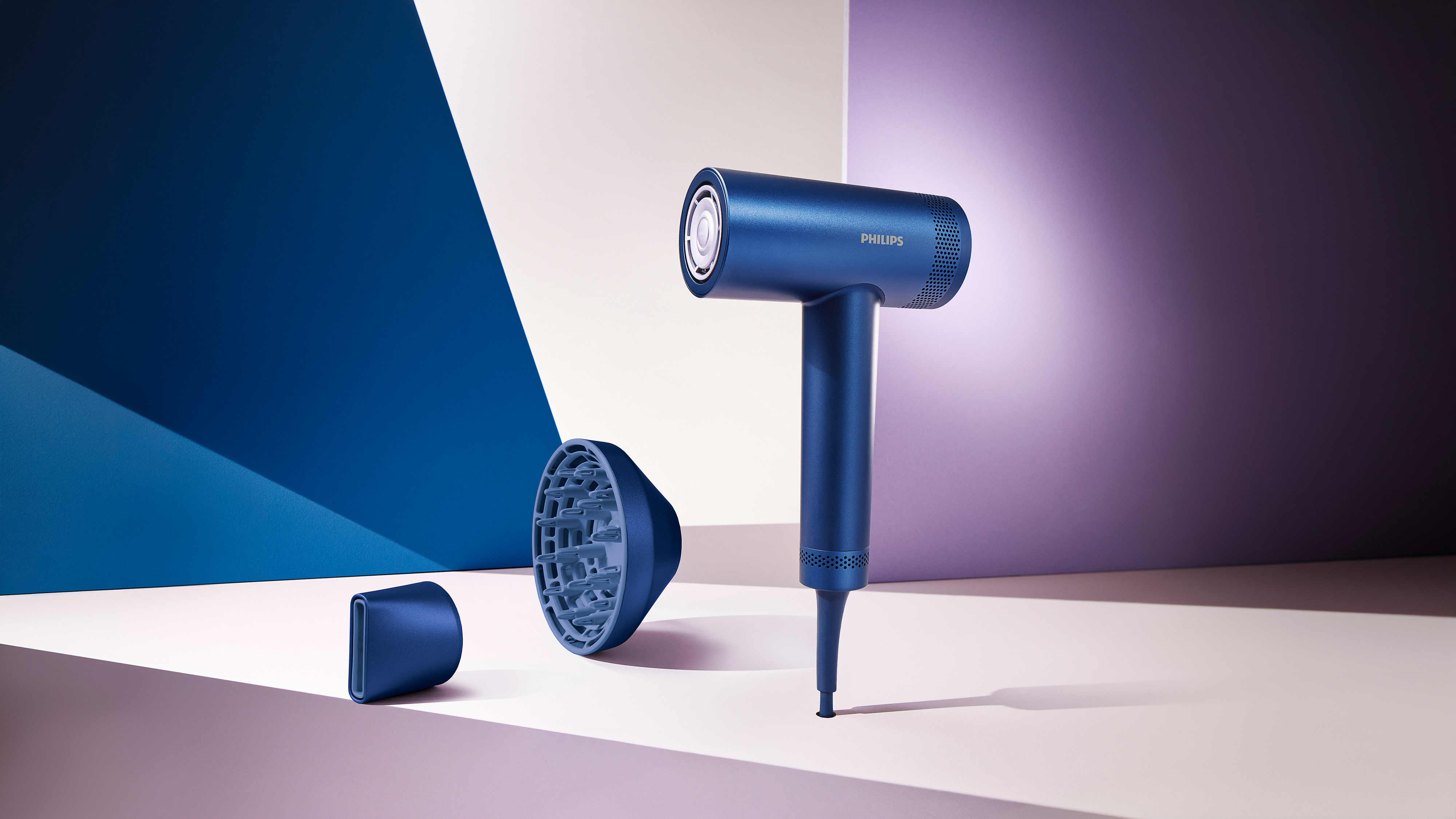 Urządzenie IPL umieszczone na ręczniku