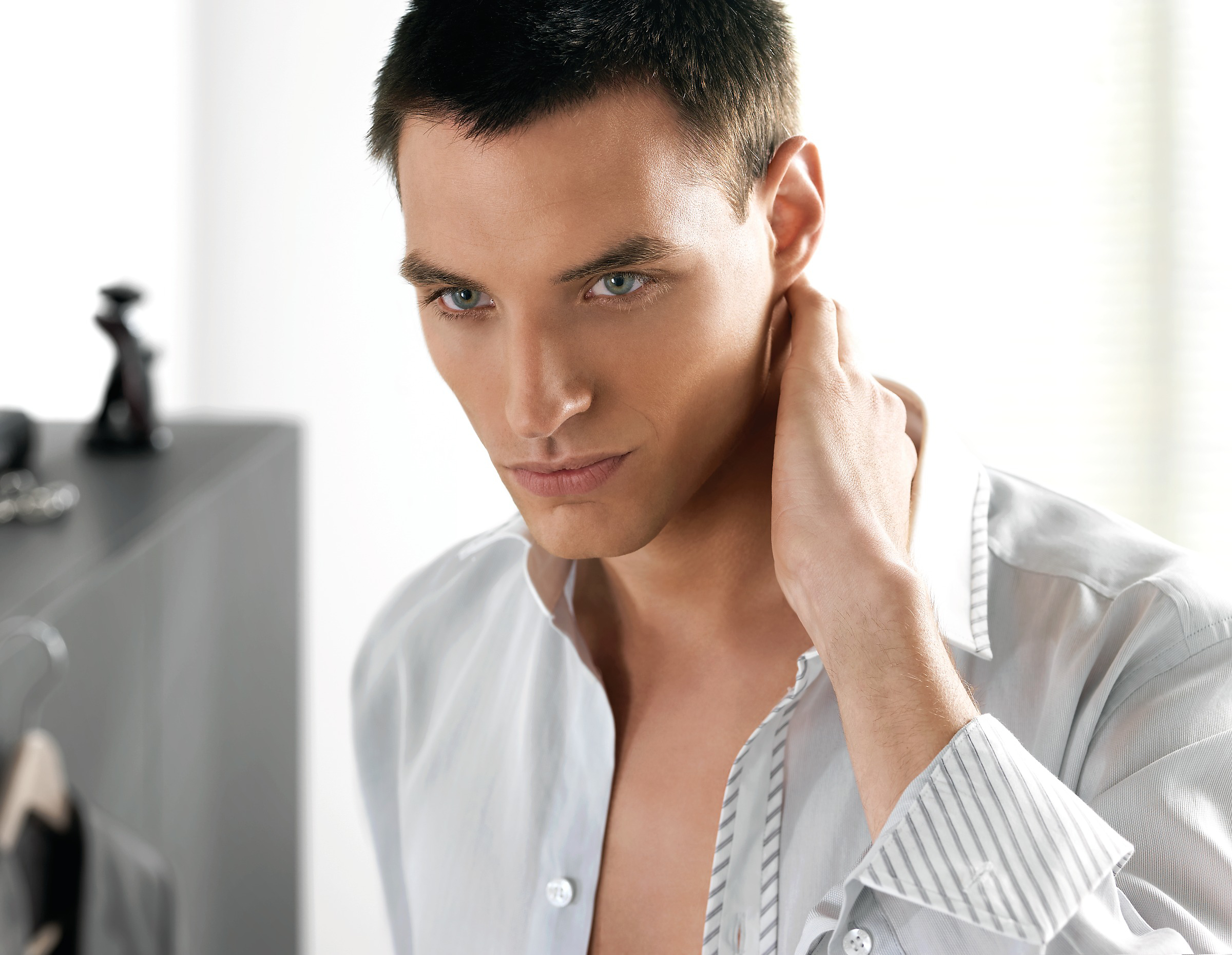 Brow shaping for men: styling tips and tools