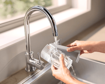 Systém Lattego sa čistí pod vodovodom