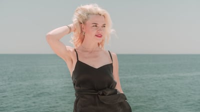 ingrijirea-parului-blond-cu-radacini-inchise